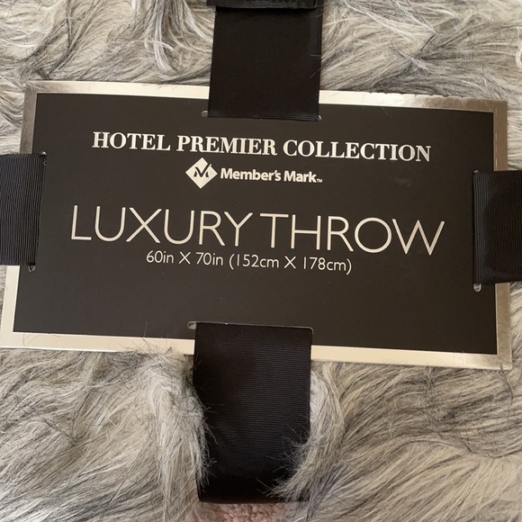 Member's Mark Bedding Members Mark Luxury Faux Fur Throw 6 Inch X